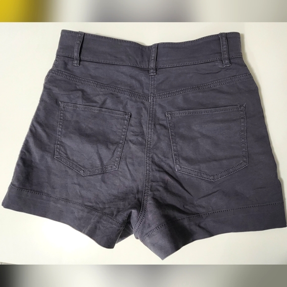 Aritzia - Talula High Rise Shorts - Picture 2 of 3